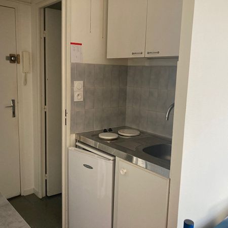 Location Appartement 1 pièce 17m² - Photo 3