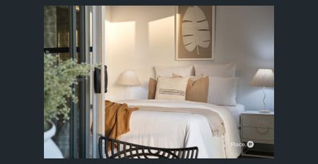 Top-Floor Apartment in the Heart of West End - Unfurnished - Photo 4