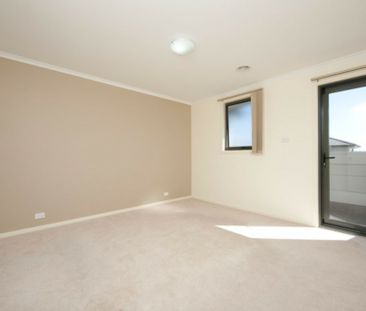 Neat Three Bedroom Townhouse - Photo 4