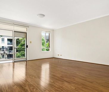 Sun-filled split level apartment - Photo 1