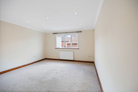 3 bedroom Detached Bungalow to let - Photo 2