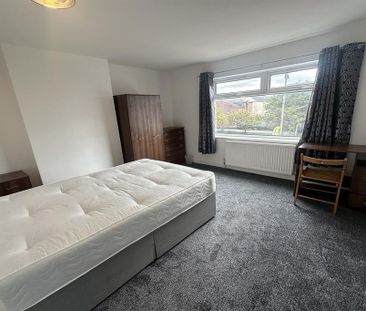 4 bedroom apartment to rent - Photo 3