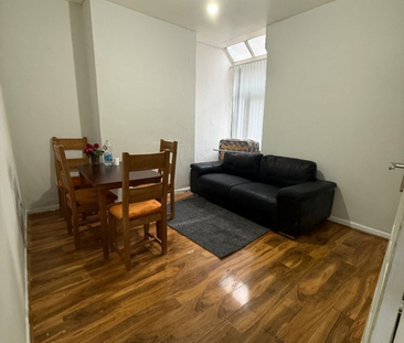 3 bedroom flat to rent - Photo 3