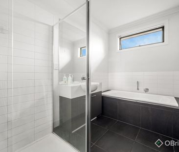 Modern Three-Bedroom Townhouse in Prime Carrum Downs Location - Photo 5