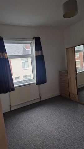 2 Beds - Terraced House - - Photo 2