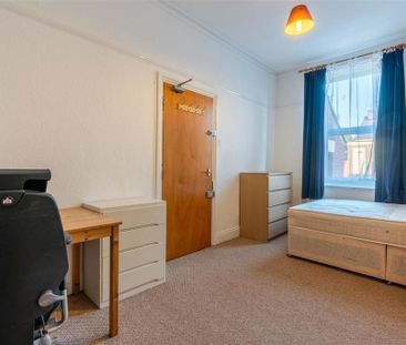 4 bedroom terraced house to rent - Photo 6