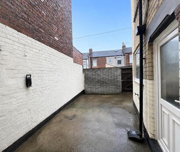 3 bedroom terraced house to rent - Photo 6