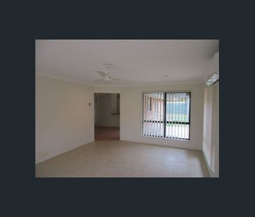 A GREAT PRICE FOR A GREAT HOUSE AND A GREAT LOCATION PLUS AIR-CON - Photo 5