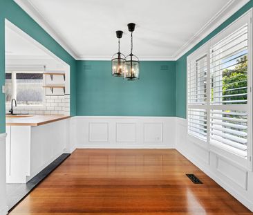 Beautifully Renovated Home with Exceptional Entertaining Spaces - Photo 4