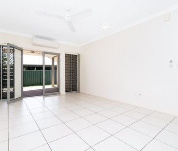 STYLISH LYONS LIVING - Photo 5