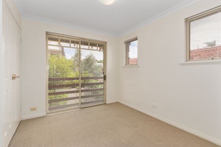 TOWNHOUSE IN GREAT LOCATION - Photo 4