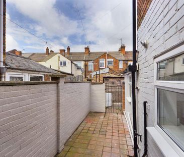 3 bedroom terraced house to rent - Photo 6