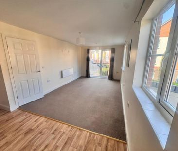 2 bed Flat To Let - Photo 3