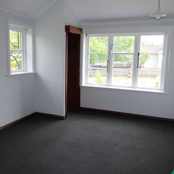 Two Bedroom Home! A Must See For Garden Lovers! - Photo 1