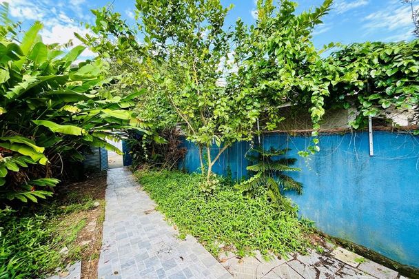 Rent your home in Guaiuba, Guarujá, SP - Foto 1