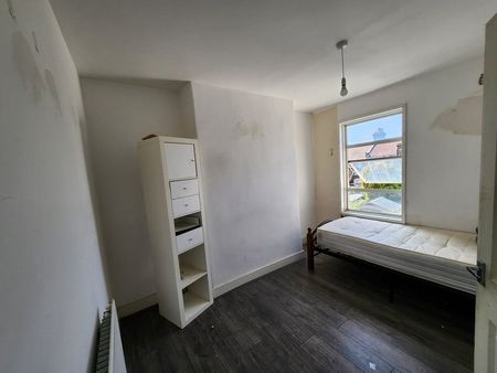 3 Bed Semi-Detached House, Lynton Road, CR0 - Photo 2