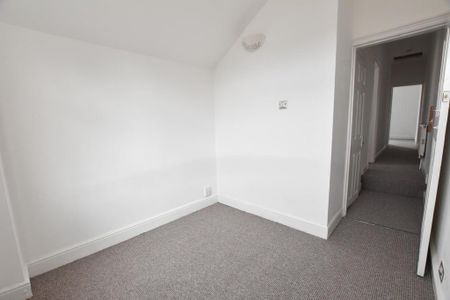 3 bedroom end of terrace house to rent - Photo 4