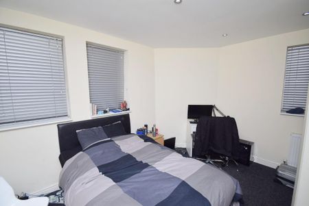 8 bedroom terraced house to rent - Photo 4