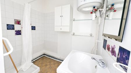 Location Appartement 2 pièces 44m² MARSEILLE 8ème - Photo 3