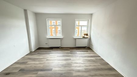 Schöne, gemütliche 4 Zimmer Wohnung im Dachgeschoss - Bad mit Fenster - Photo 2
