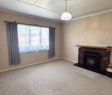 Low maintenance, close to town - Photo 1