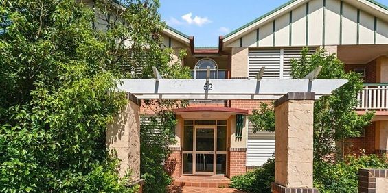 A Quiet Sanctuary Away from The Bustle of The Inner-City with New Flooring, New Paint and New Cooking Appliance. - Photo 3