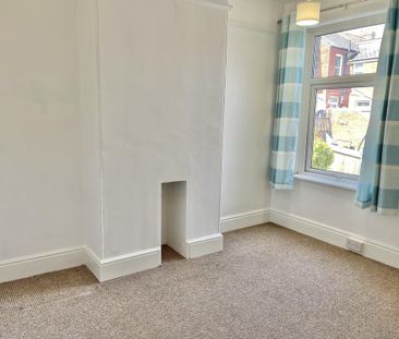 3 bedroom end of terrace house to rent - Photo 2