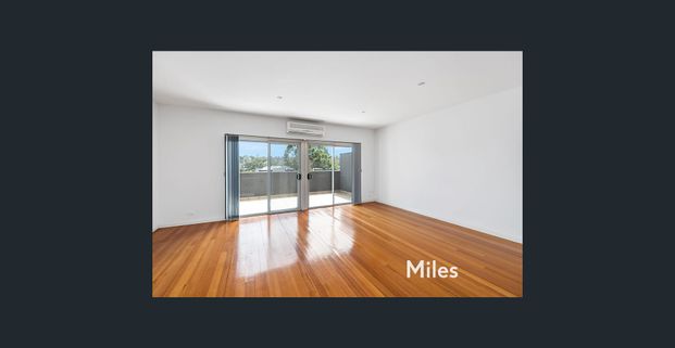 DOUBLE STOREY APARTMENT IN A SUPERB LOCATION - Photo 1