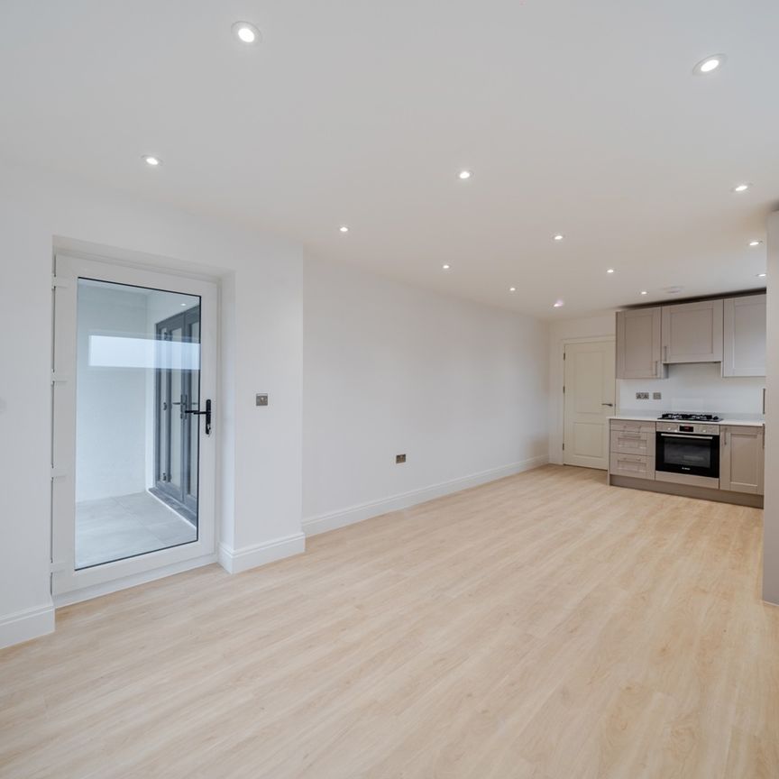 1 Bed Flat, West Hill, CR2 - Photo 1