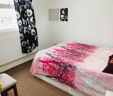 Room in a Shared Flat, Hampton Road, IG1 - Photo 2