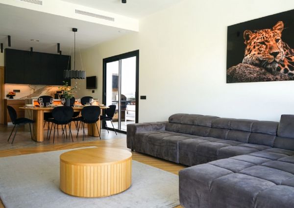 5 Bedroom Villa For Rent in Benahavís