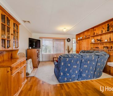 Family Home with large Powered Workshop - Plus Shed - Photo 2