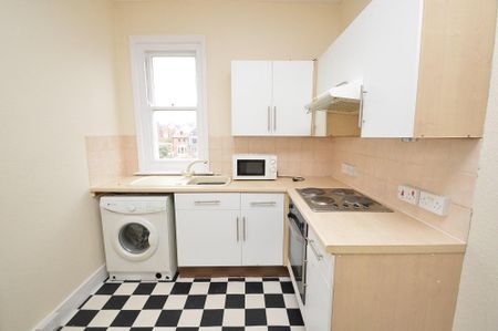 3 Bedroom Flat To Rent - Photo 2