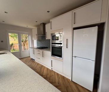 3 bedroom end of terrace house to rent - Photo 1