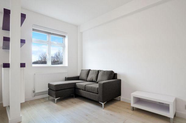 Benwell Road, Islington, London, N7 - Photo 1