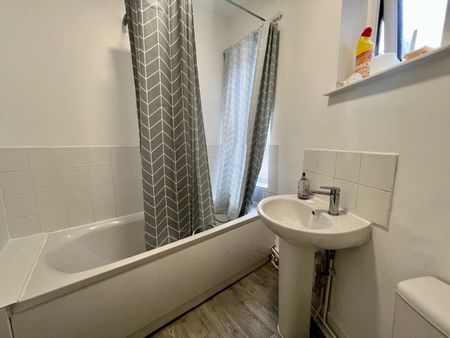 2 Bed Flat, Hitchin Road, LU2 - Photo 5