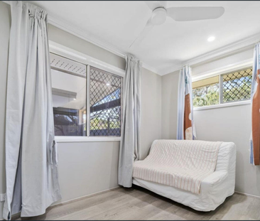 🏡 Family Home in Convenient Slacks Creek Location! - Photo 5