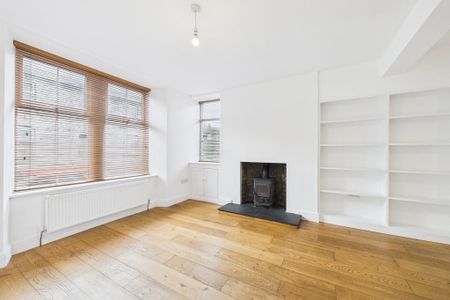 3 bedroom end of terrace house to rent - Photo 2