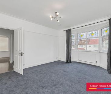 3 bedroom flat to rent - Photo 4