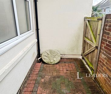 2 bedroom apartment to rent Commercial Road, Eastbourne, East Susse... - Photo 3