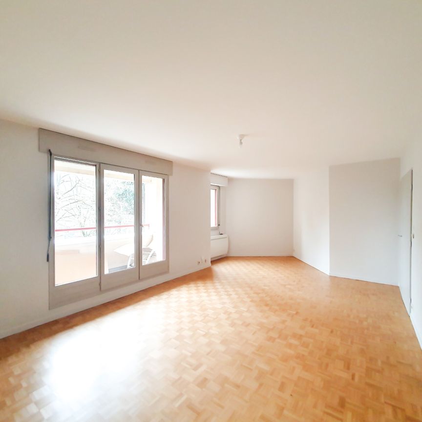 T4 de 96 m² – cuisine équipée et séjour avec balcon - Photo 1