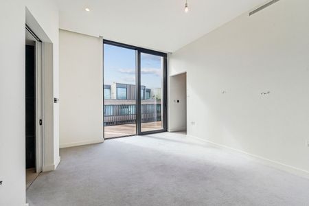 London , W12 7GN - Photo 5