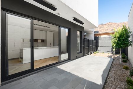 5 Valdemar Court, Brighton East VIC 3187 - House For Rent | Domain - Photo 3