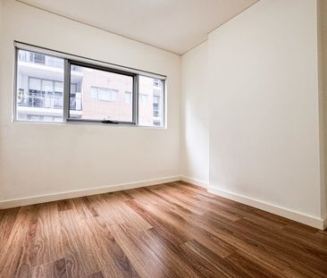 Two bedroon plus two bathroom in the heart of Wolli creek - Photo 3