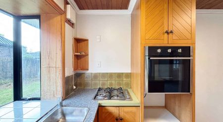 ILAM - STUDENT ACCOMMODATION, 5 BEDROOMS, 2.5 BATHROOMS, HEATPUMP, WALL HEATERS, DOUBLE GARAGE - Photo 2