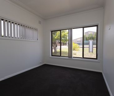 Airconditioned Family sized 4-bedroom home with huge living areas i... - Photo 5