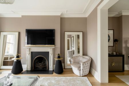 Palace Gate - Photo 3