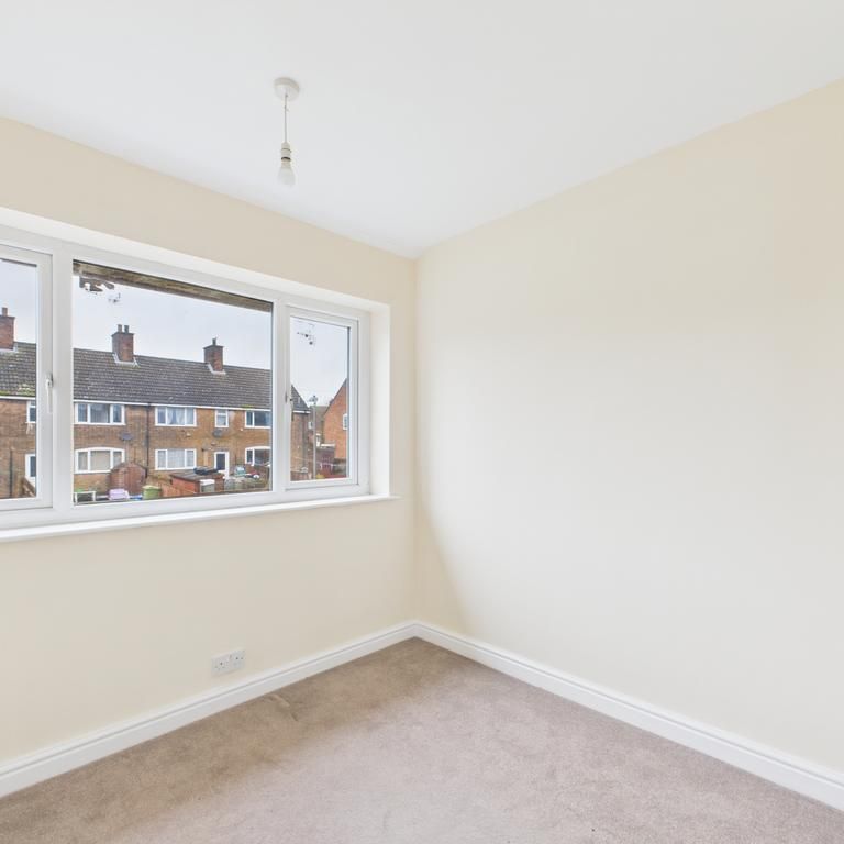 2 bedroom end of terrace house to rent - Photo 1