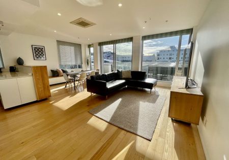 Spacious two bedroom apartment with study - Photo 3