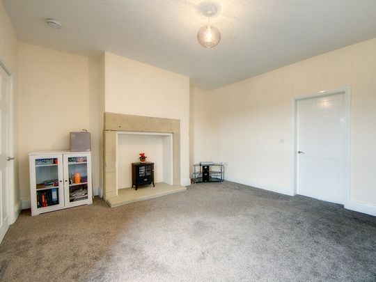 Flat to rent on - Photo 1